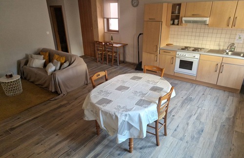 Saint-Hippolyte Apartamento | Estudio-De Lujo-Baño Privado-Vista a la Calle
