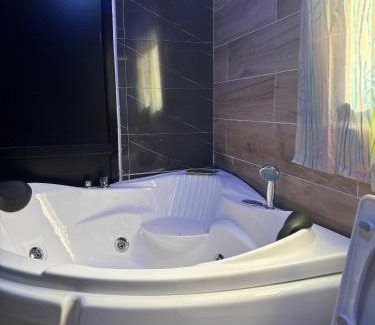 Senegal Apartamento | Studio de Luxe avec Jacuzzi à 15 Minutes de l'Aéroport AIBD !