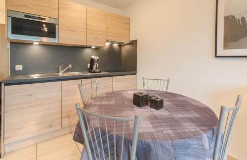 Bredene Apartamento | Studio Deauville II 010 by Interhome