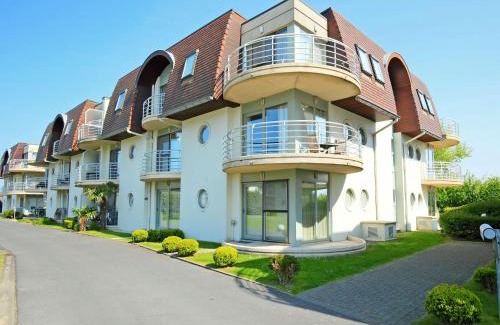 Bredene Apartamento | Studio Deauville II 010 by Interhome