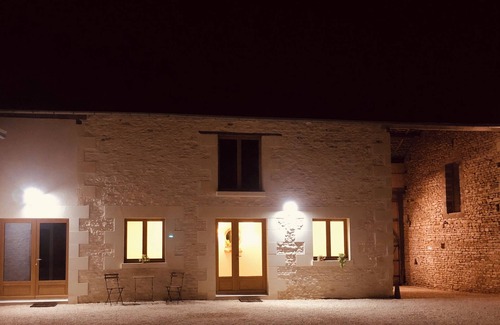 Angliers Apartamento | "Studio du Pressoir" studio for short-term rental (seasonal rental).