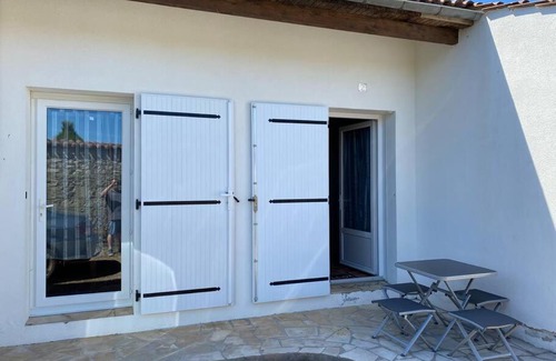 Surgeres Apartamento | Studio duplex meublé avec place de parking