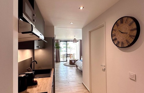 Rambaud Apartamento | Studio Eleven Alamanda Beach beachfront