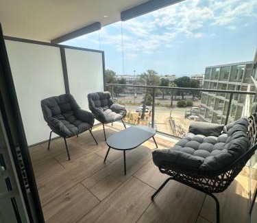 Saint-Laurent-du-Var Apartamento | Studio en bord de mer avec piscine sur le toit