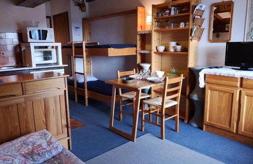 Notre-Dame-de-Bellecombe Apartamento | Studio ensoleillé à Notre-Dame-de-Bellecombe, proche pistes, balcon, parking, casier à ski, 4 pers. - FR-1-595-28