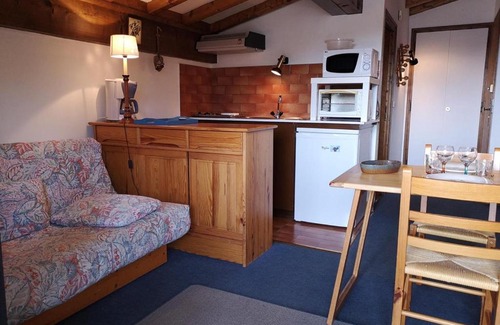 Notre-Dame-de-Bellecombe Apartamento | Studio ensoleillé à Notre-Dame-de-Bellecombe, proche pistes, balcon, parking, casier à ski, 4 pers. - FR-1-595-28