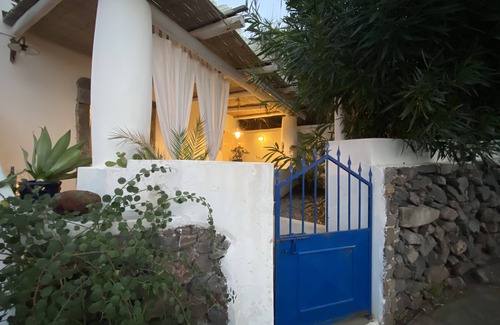 Malfa Apartamento | En Salina-Eolie pequeña residencia entre mar y volcanes.