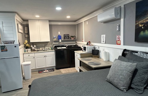 Spring Casa | Studio equipped extended or short term.wash & dryer pet friendly. Hablo espanol