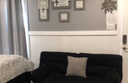 Spring Casa | Studio equipped extended or short term.wash & dryer pet friendly. Hablo espanol