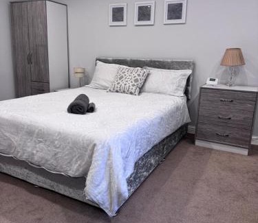 Solihull Apartamento | studio flat near NEC, Solihull & Airport. Short & Long stay Contractors HS2, NHS