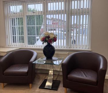 Solihull Apartamento | studio flat near NEC, Solihull & Airport. Short & Long stay Contractors HS2, NHS