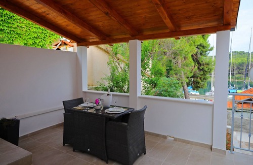 Molat Apartamento | Apartamento-estudio con terraza y vista al mar Molat (AS-18433-a)