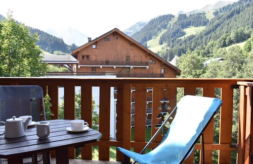Meribel Centre Apartamento | Estudio para 4 en Méribel, cerca de las pistas, balcón, guardaesquís, no se admiten mascotas