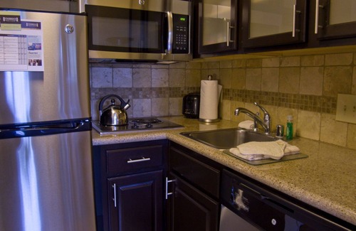 Energy Corridor Apartamento | Estudio para viajes de negocios! Shuttle gratuito, desayuno buffet + centro de negocios las 24 horas