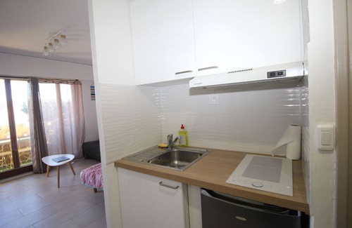 Les Arenes Apartamento | Studio for 4 with swimming pool and parking