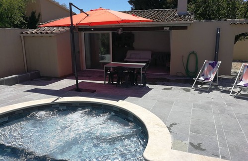 Entraigues-sur-la-Sorgue Apartamento | Studio Avec Piscine