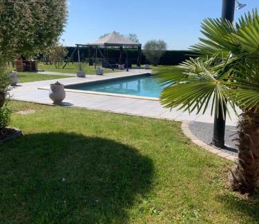 L'Abergement-Sainte-Colombe Apartamento | Studio indépendant avec piscine et jardin