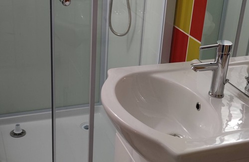 Saint-Christol-Les-Ales Apartamento | Studio Harlequin, very colorful ideal for young people.