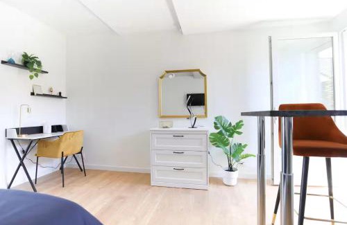 Saint-Sebastien-sur-Loire Apartamento | Studio calme avec extérieur et entrée autonome