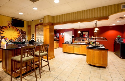 Shearer Hills - Ridgeview Apartamento | Studio | Free Breakfast + Outdoor Pool and Hot Tub