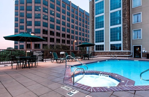 Shearer Hills - Ridgeview Apartamento | Studio | Free Breakfast + Outdoor Pool and Hot Tub