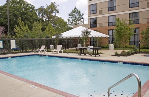 White Station Apartamento | Studio | Free Breakfast. Outdoor Pool. Gym.