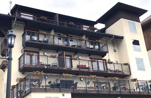 Downtown Leavenworth Cabina | Studio from 12/18 -12/20 at Blackbird Lodge in downtown Leavenworth (sleeps 2)