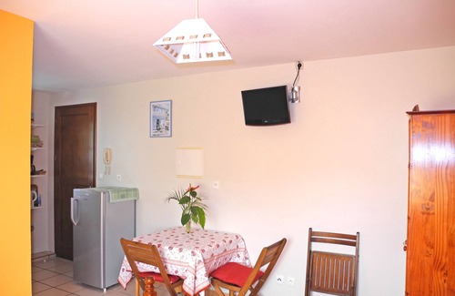 Saint-Louis Apartamento | estudio de jardín 2 estrellas en un mar cercano de la vegetación y las montañas