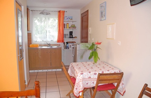 Saint-Louis Apartamento | estudio de jardín 2 estrellas en un mar cercano de la vegetación y las montañas