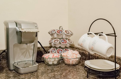 Downtown Apartamento | Studio getaway right by Yale - EXPERTLY SANITIZED