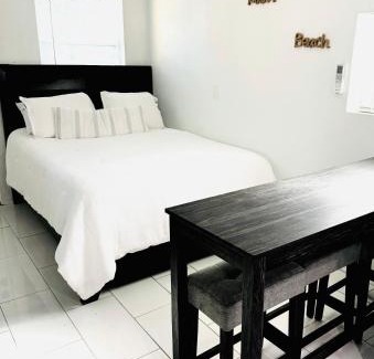 Disston Heights Apartamento | Studio home in St Petersburg FL
