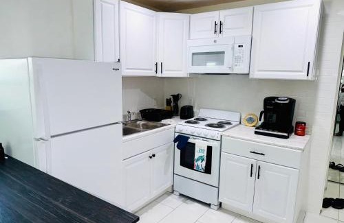 Disston Heights Apartamento | Studio home in St Petersburg FL