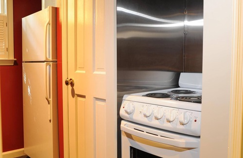 Franklin Casa | Studio Apartment, Walk to Downtown Franklin, Pets, Big Yard y operado por locales