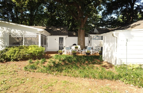 Franklin Casa | Studio Apartment, Walk to Downtown Franklin, Pets, Big Yard y operado por locales