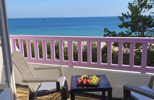 Audierne Apartamento | Studio in a magnificent villa with private beach access.