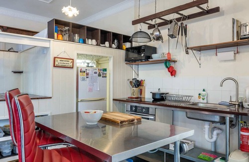 Ashgrove Apartamento | Studio in Ashgrove W/Bedroom Loft