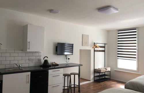 Bolton Apartamento | Studio in Bolton town, Short stay studio 4