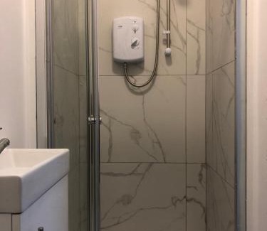 Bolton Apartamento | Studio in Bolton town, Short stay studio 4