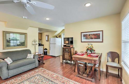 Oakwood Apartamento | Studio in College Station with Expansive Deck!