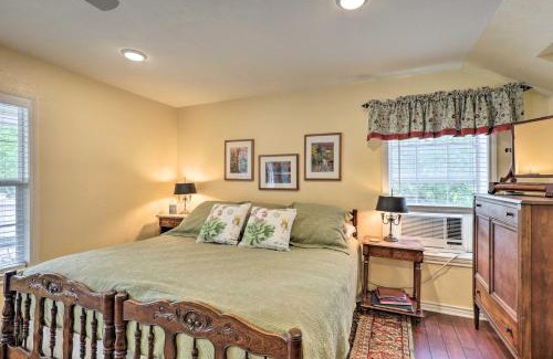 Oakwood Apartamento | Studio in College Station with Expansive Deck!