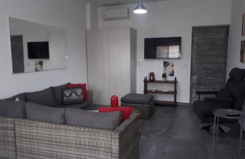 Dbayeh Apartamento | Studio In Dbayeh In A Prime Location, Wifi, 38sqm