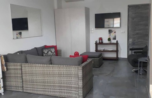 Dbayeh Apartamento | Studio In Dbayeh In A Prime Location, Wifi, 38sqm