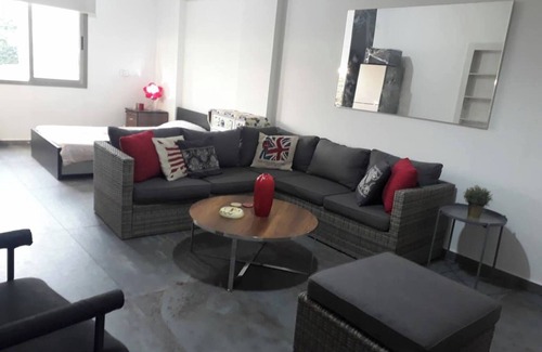 Dbayeh Apartamento | Studio In Dbayeh In A Prime Location, Wifi, 38sqm