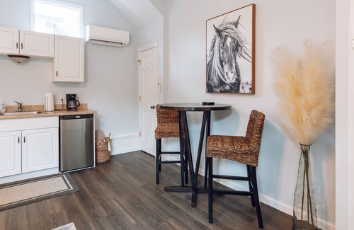 Saugatuck Apartamento | Studio in Downtown (Haven Suites · Saugatuck)