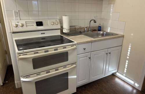 Southeastern Sacramento Apartamento | Studio in East Sacramento. Walking distance to groceries, restaurants