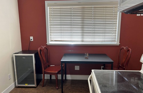 Southeastern Sacramento Apartamento | Studio in East Sacramento. Walking distance to groceries, restaurants