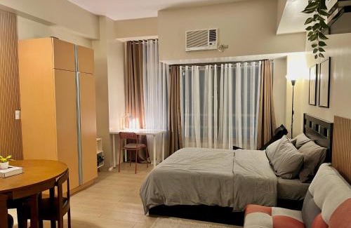 Bagumbayan Apartamento | Studio in Eastwood City with Free Pool, Parking & Netflix