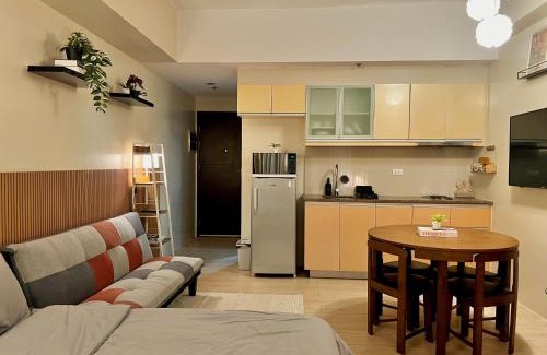 Bagumbayan Apartamento | Studio in Eastwood City with Free Pool, Parking & Netflix