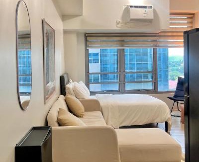 Bagumbayan Apartamento | Studio in Eastwood City with Free Pool, Parking & Netflix