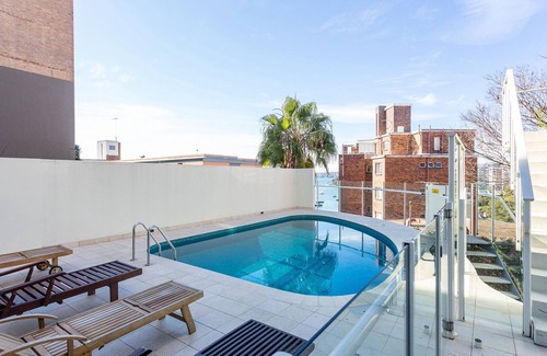 Elizabeth Bay Apartamento | Studio in Elizabeth Bay with Pool & City Views
